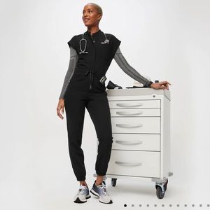 Rafaela Cargo ScrubJumpsuit in black. Size XXS